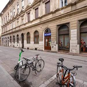 D24 - Historic Quarter Design Loft - Location By Bqa , Boedapest Hongarije